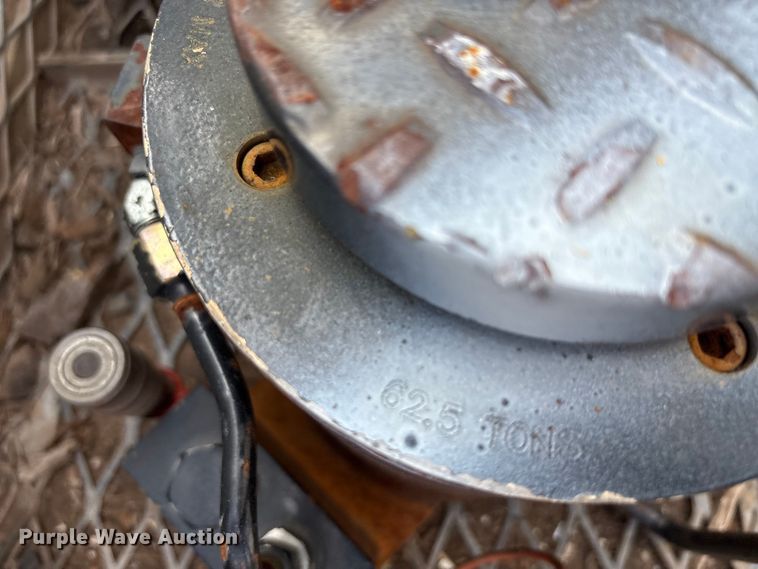 image for item EA7570 2016 Freightliner 114SD crane truck