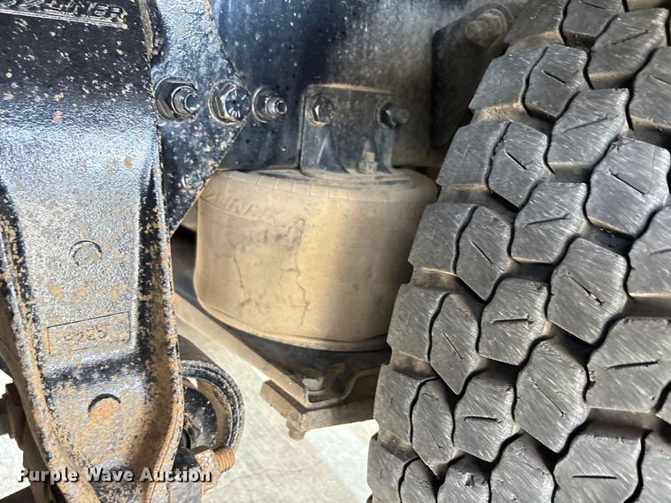 image for item EA7570 2016 Freightliner 114SD crane truck