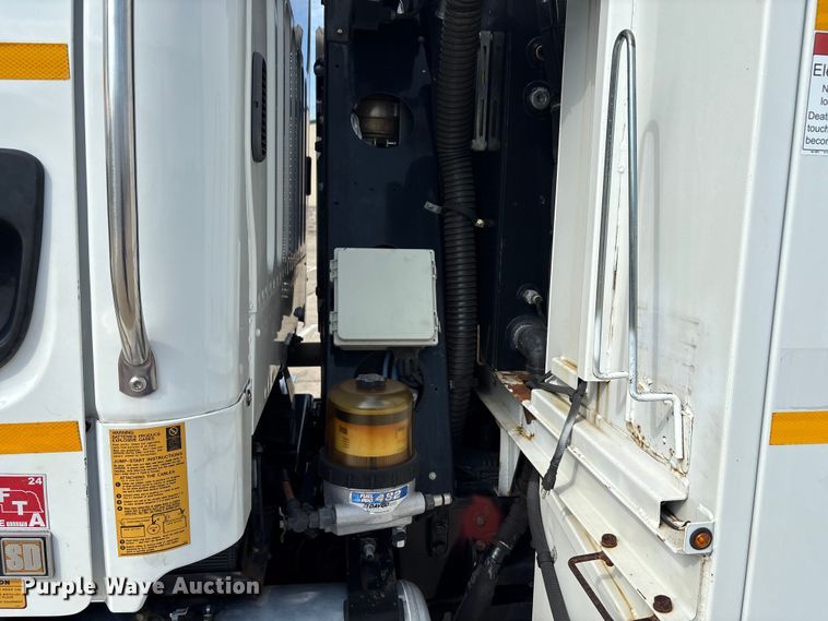 image for item EA7570 2016 Freightliner 114SD crane truck