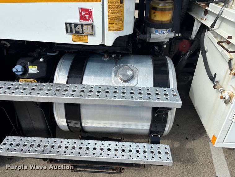 image for item EA7570 2016 Freightliner 114SD crane truck