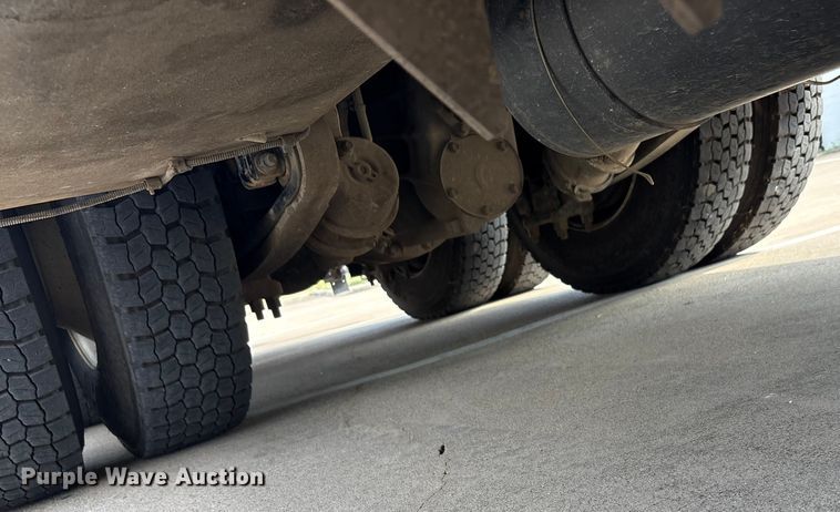 image for item EA7570 2016 Freightliner 114SD crane truck