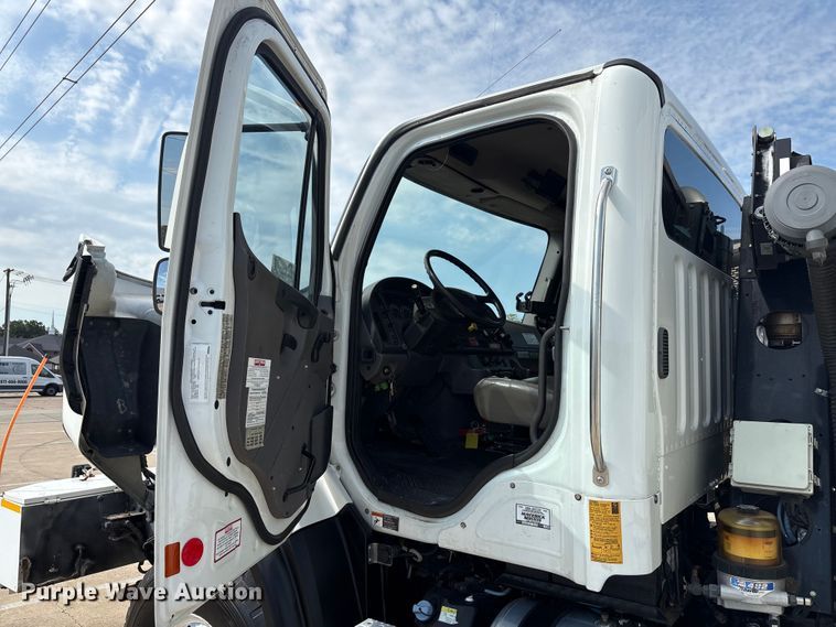 image for item EA7570 2016 Freightliner 114SD crane truck