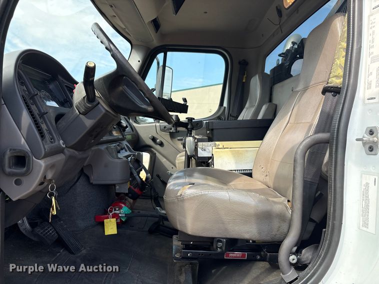 image for item EA7570 2016 Freightliner 114SD crane truck