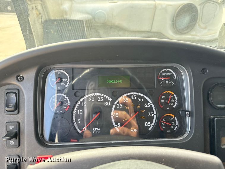 image for item EA7570 2016 Freightliner 114SD crane truck