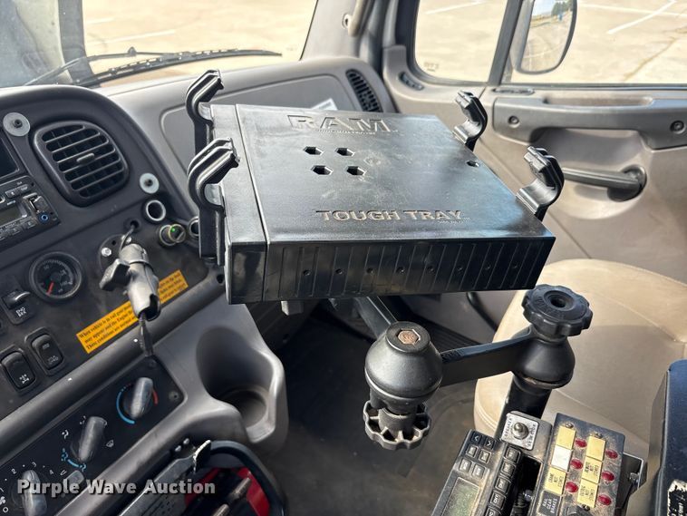 image for item EA7570 2016 Freightliner 114SD crane truck