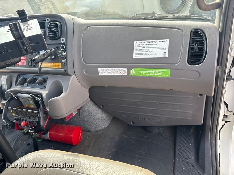 image for item EA7570 2016 Freightliner 114SD crane truck