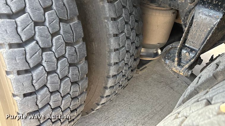 image for item EA7570 2016 Freightliner 114SD crane truck