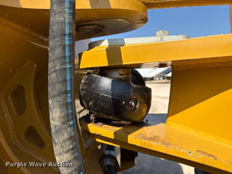 image for item EA7585 2022 Caterpillar D6 LGP dozer