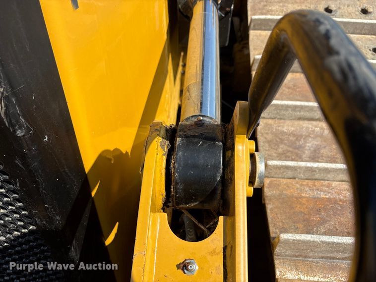 image for item EA7585 2022 Caterpillar D6 LGP dozer