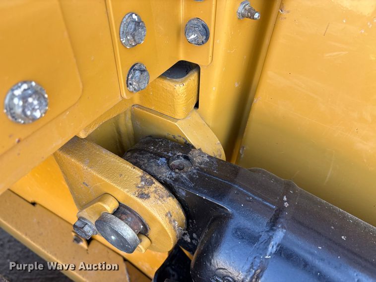 image for item EA7585 2022 Caterpillar D6 LGP dozer