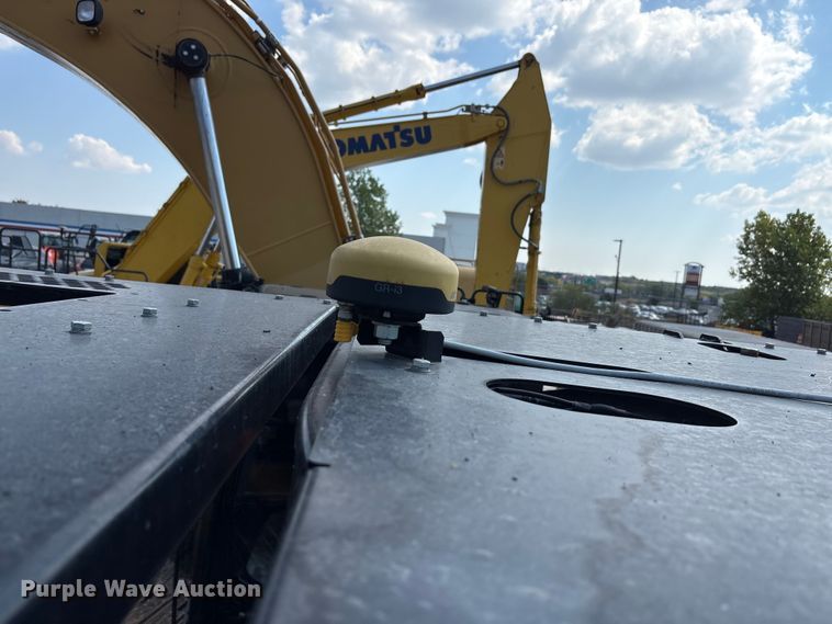 image for item EA7585 2022 Caterpillar D6 LGP dozer