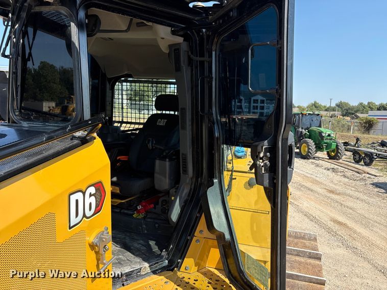 image for item EA7585 2022 Caterpillar D6 LGP dozer