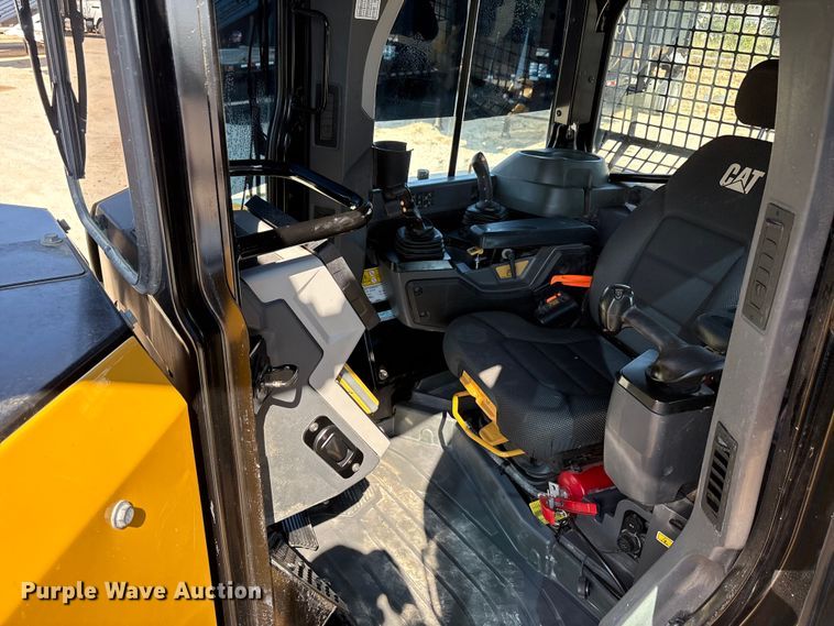 image for item EA7585 2022 Caterpillar D6 LGP dozer