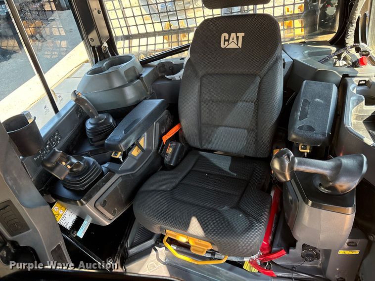 image for item EA7585 2022 Caterpillar D6 LGP dozer