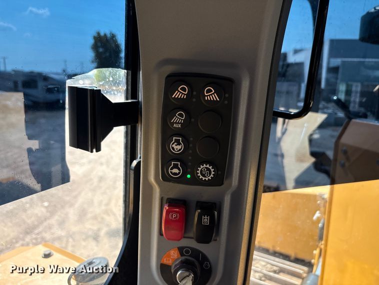 image for item EA7585 2022 Caterpillar D6 LGP dozer