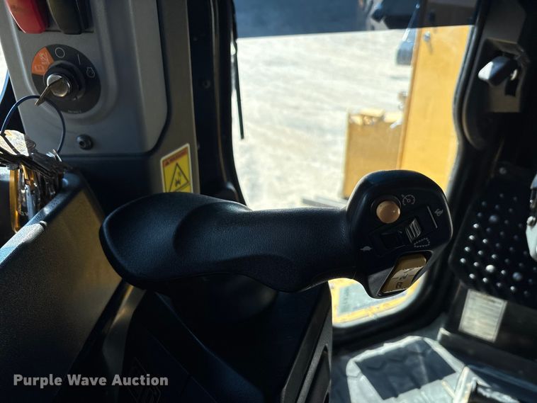 image for item EA7585 2022 Caterpillar D6 LGP dozer