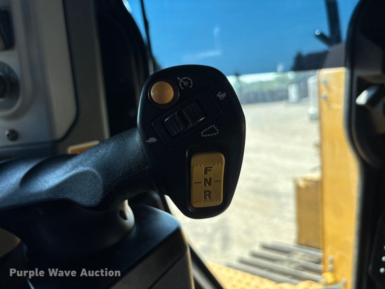 image for item EA7585 2022 Caterpillar D6 LGP dozer