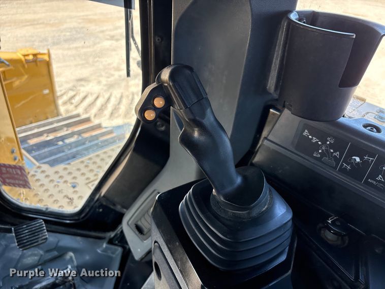 image for item EA7585 2022 Caterpillar D6 LGP dozer