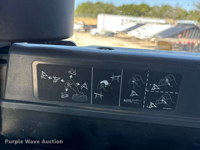 image for item EA7585 2022 Caterpillar D6 LGP dozer