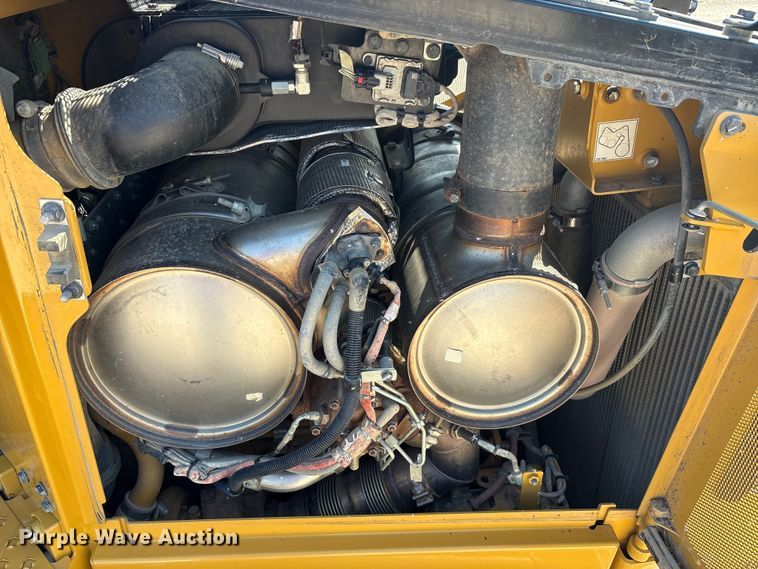 image for item EA7585 2022 Caterpillar D6 LGP dozer
