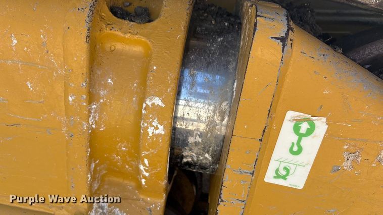 image for item EA7585 2022 Caterpillar D6 LGP dozer