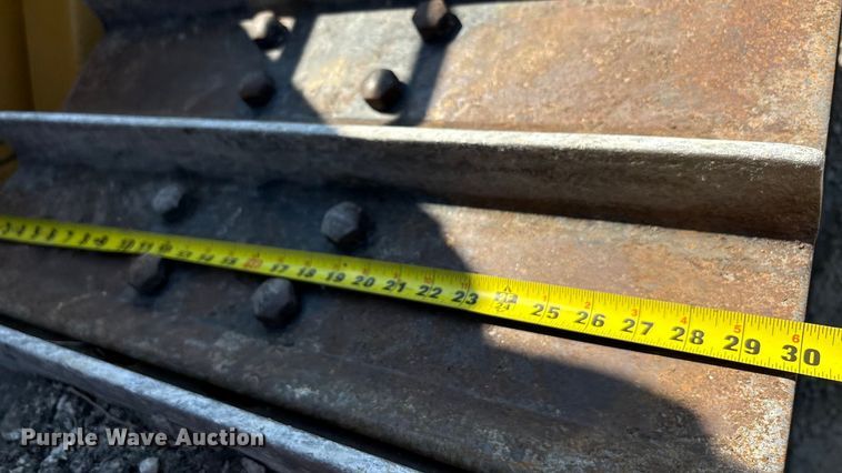 image for item EA7585 2022 Caterpillar D6 LGP dozer