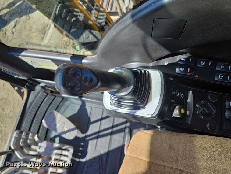 image for item EB1061 2014 JCB JS145LC excavator