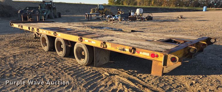 image for item EB1111 1995 Dynaweld tilt deck equipment trailer