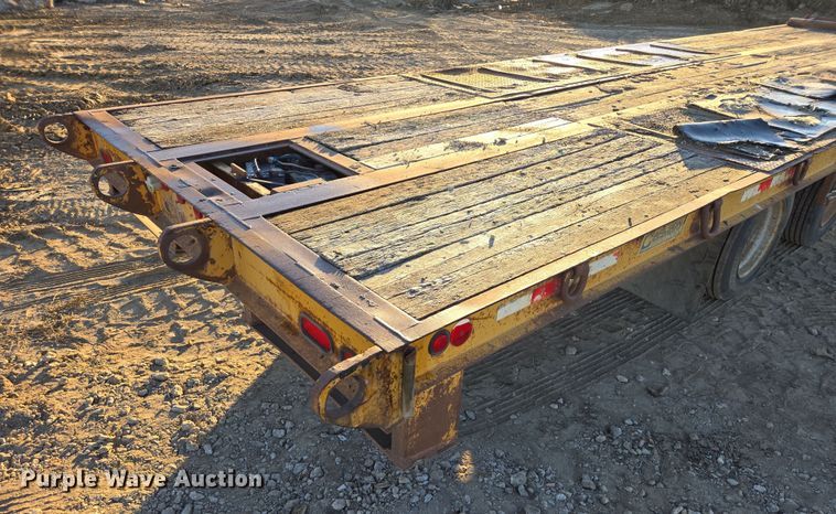image for item EB1111 1995 Dynaweld tilt deck equipment trailer
