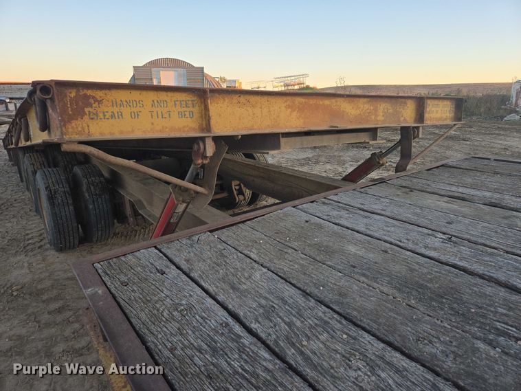 image for item EB1111 1995 Dynaweld tilt deck equipment trailer