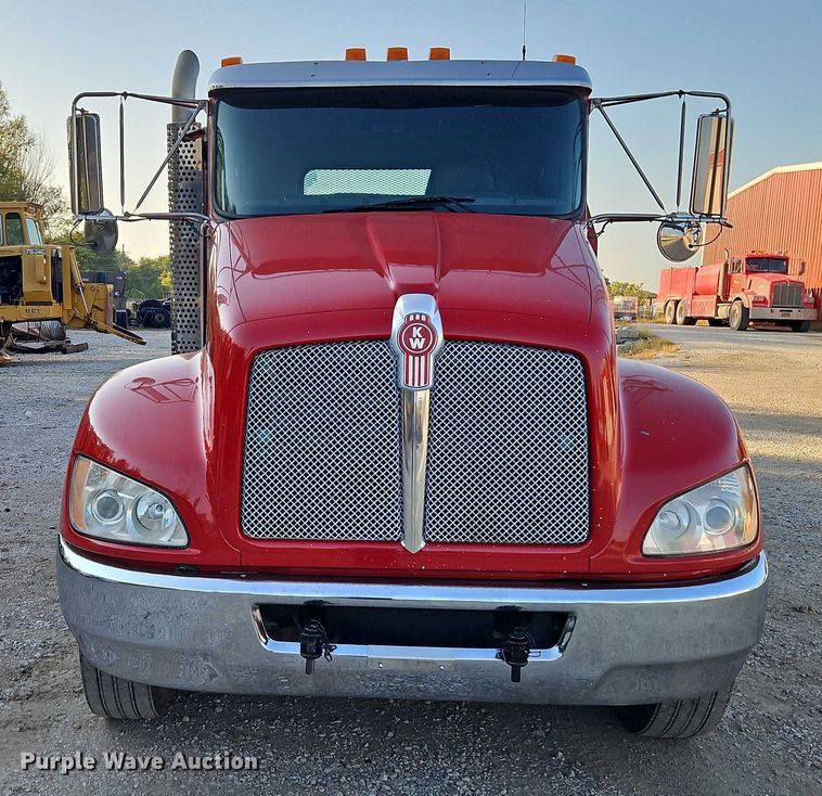 image for item EB8361 2016 Kenworth T3 Series utility / service truck