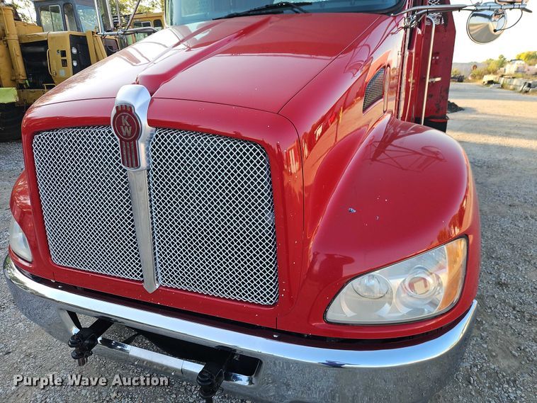 image for item EB8361 2016 Kenworth T3 Series utility / service truck