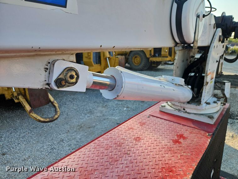 image for item EB8361 2016 Kenworth T3 Series utility / service truck