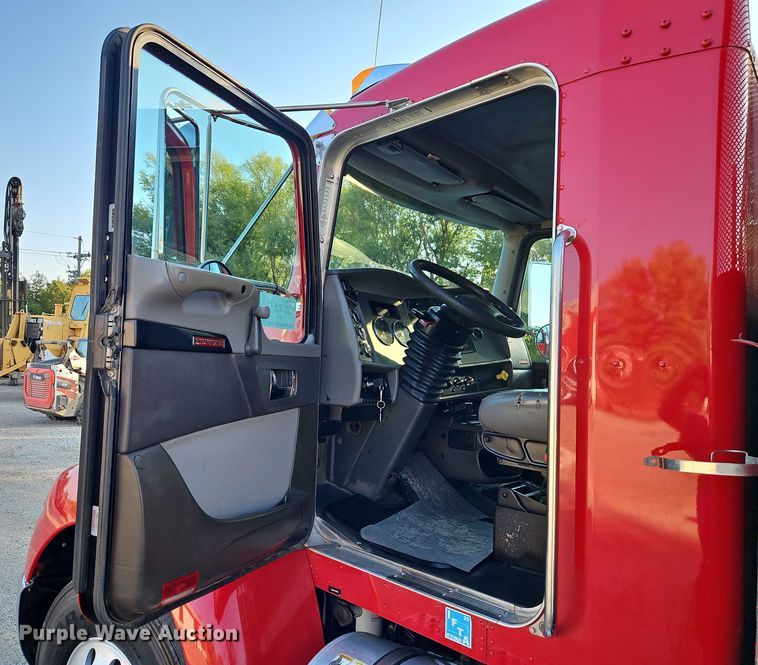 image for item EB8361 2016 Kenworth T3 Series utility / service truck