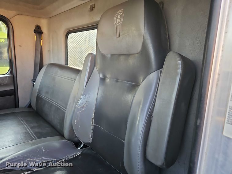 image for item EB8361 2016 Kenworth T3 Series utility / service truck