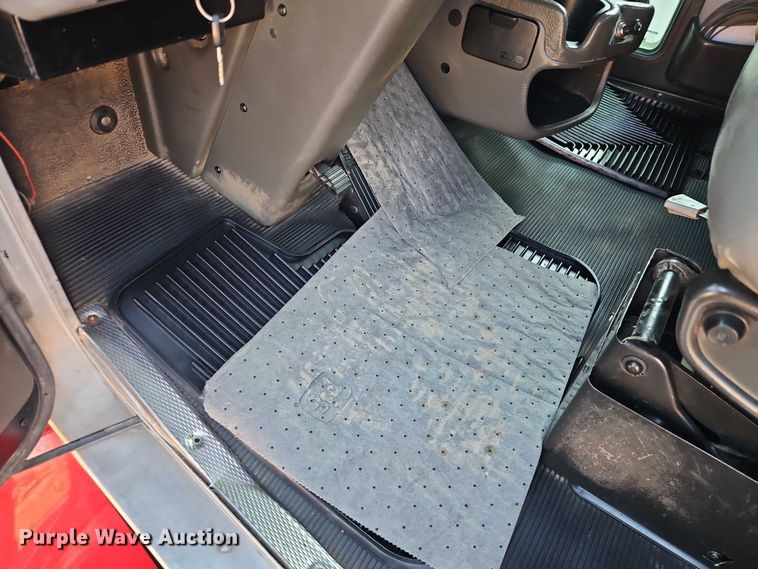 image for item EB8361 2016 Kenworth T3 Series utility / service truck