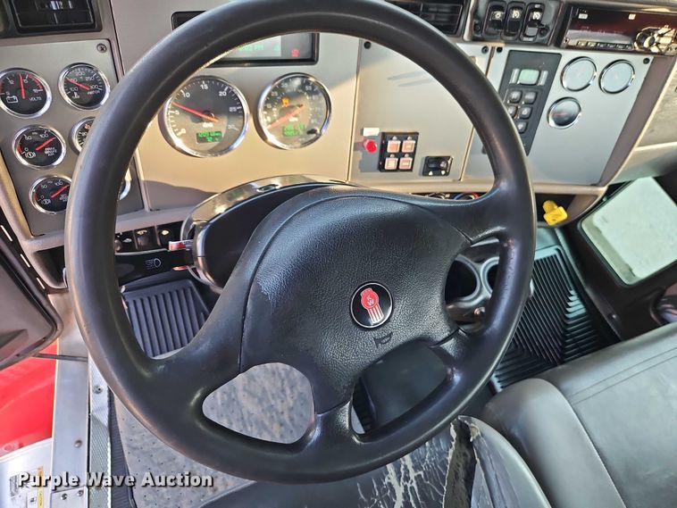 image for item EB8361 2016 Kenworth T3 Series utility / service truck