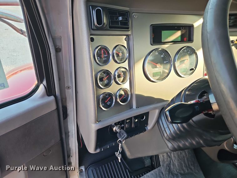 image for item EB8361 2016 Kenworth T3 Series utility / service truck