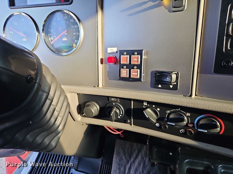 image for item EB8361 2016 Kenworth T3 Series utility / service truck