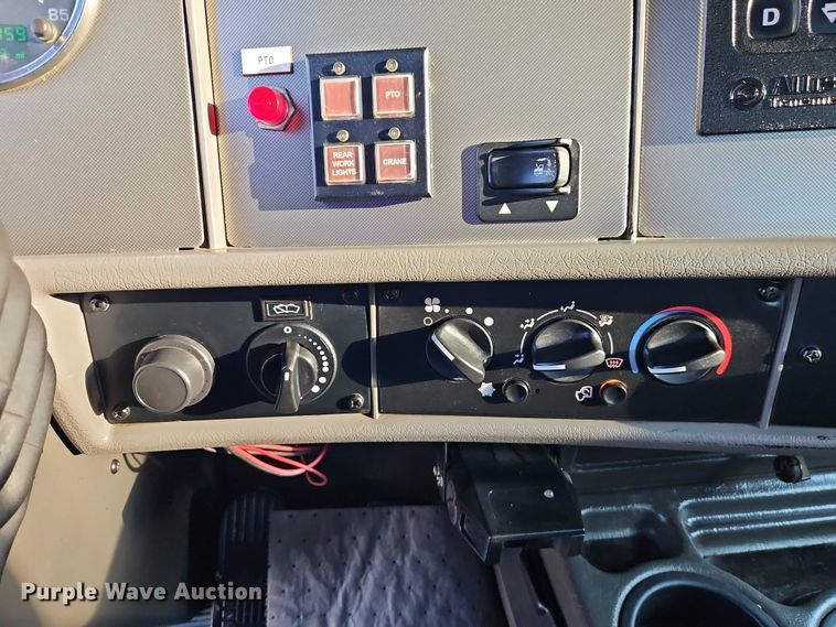 image for item EB8361 2016 Kenworth T3 Series utility / service truck