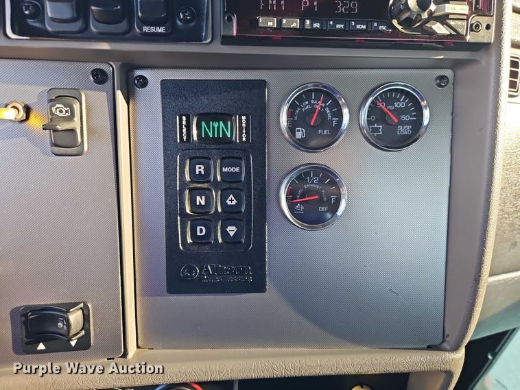 image for item EB8361 2016 Kenworth T3 Series utility / service truck