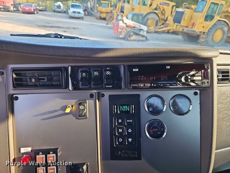 image for item EB8361 2016 Kenworth T3 Series utility / service truck