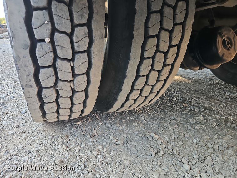 image for item EB8361 2016 Kenworth T3 Series utility / service truck