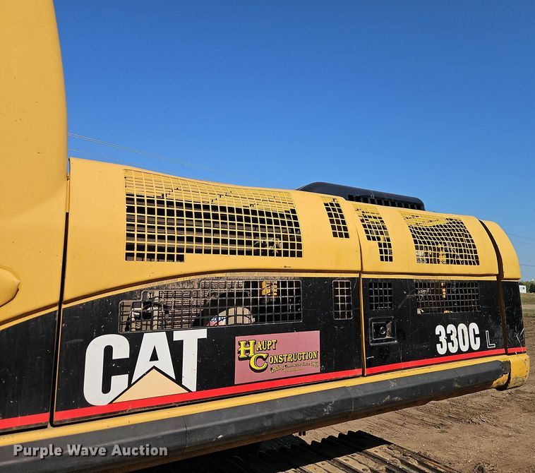 image for item EB8364 2004 Caterpillar 330C excavator