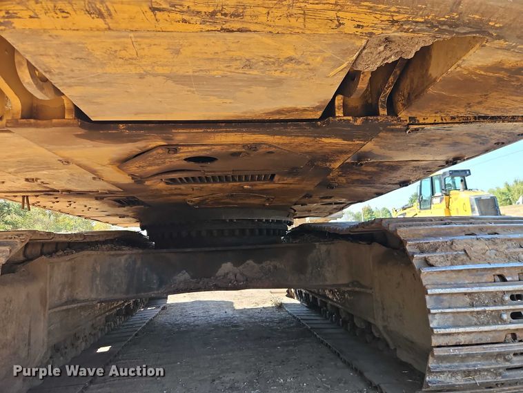 image for item EB8364 2004 Caterpillar 330C excavator