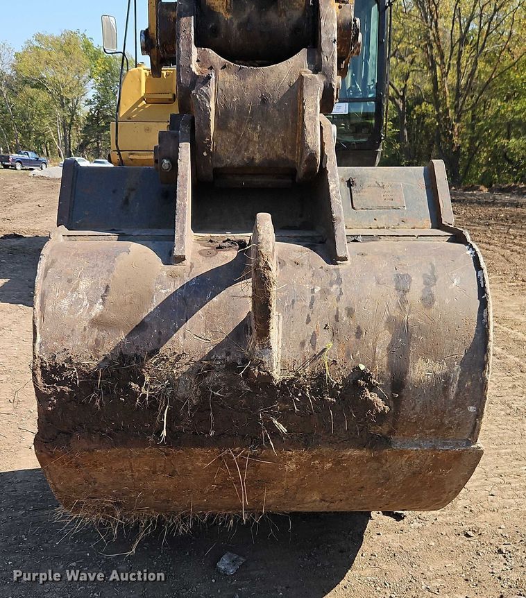 image for item EB8364 2004 Caterpillar 330C excavator