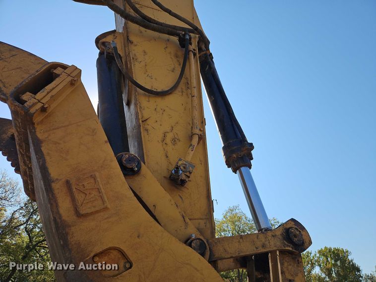 image for item EB8364 2004 Caterpillar 330C excavator