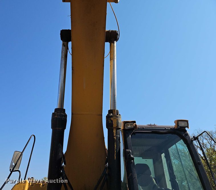 image for item EB8364 2004 Caterpillar 330C excavator