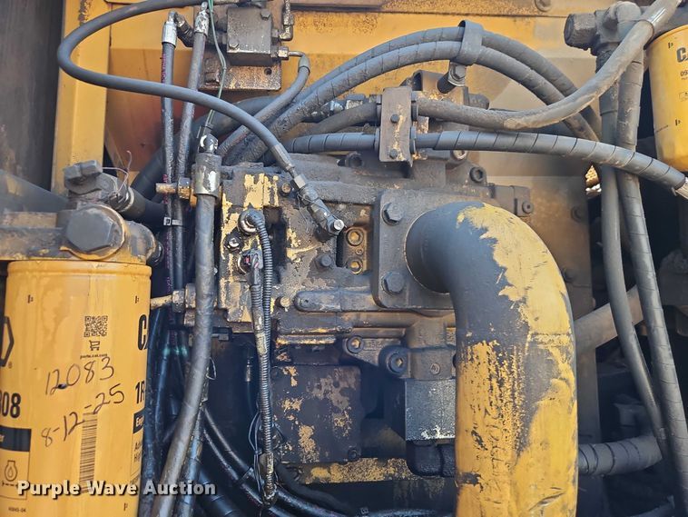 image for item EB8364 2004 Caterpillar 330C excavator