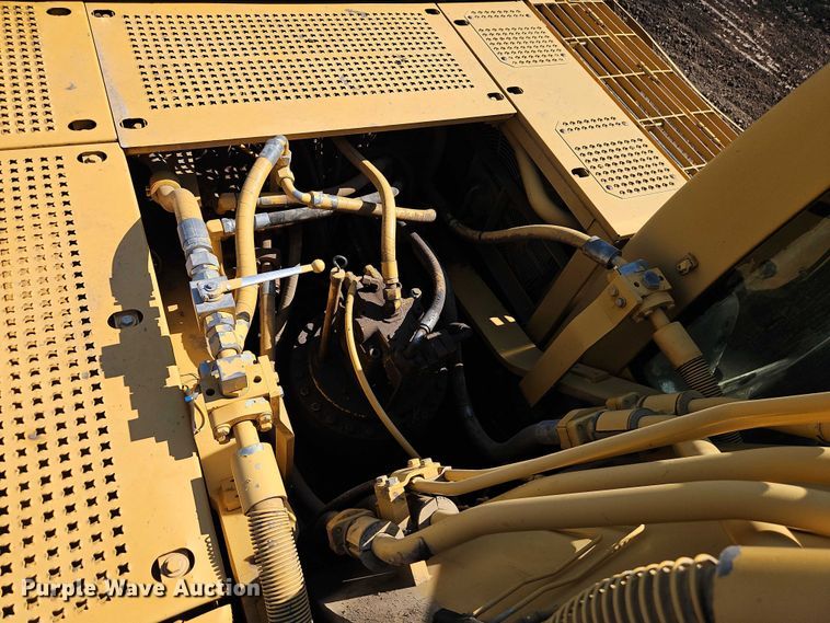 image for item EB8364 2004 Caterpillar 330C excavator